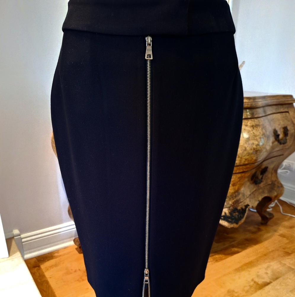 L'Agence Black pencil skirt size 2.  DESIGNER feature full length zip front